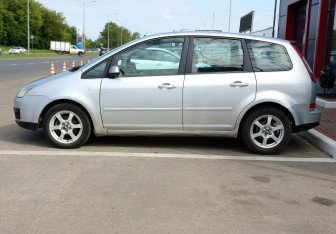 Подержанный автомобиль Ford C-MAX 2006 года (8 фото)