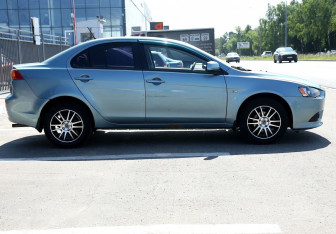 Подержанный автомобиль Mitsubishi Lancer Sedan 2007 года (7 фото)