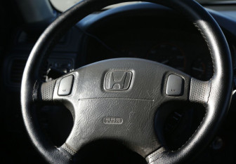 Подержанный автомобиль Honda CR-V 2001 года (15 фото)
