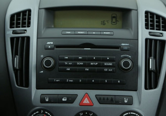 Подержанный автомобиль Kia Ceed Hatchback 2009 года (13 фото)