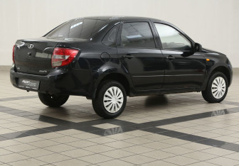 Подержанный автомобиль LADA (ВАЗ) Granta Sedan 2013 года (4 фото)