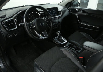 Подержанный автомобиль Kia Ceed Hatchback 2019 года (21 фото)