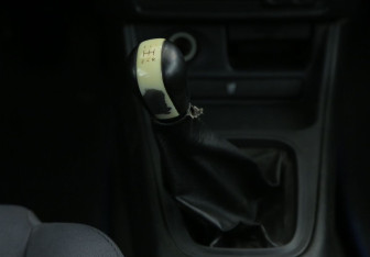 Подержанный автомобиль Nissan Almera Hatchback 2004 года (13 фото)