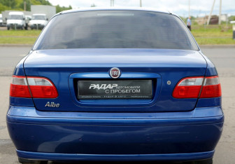 Подержанный автомобиль Fiat Albea 2011 года (5 фото)