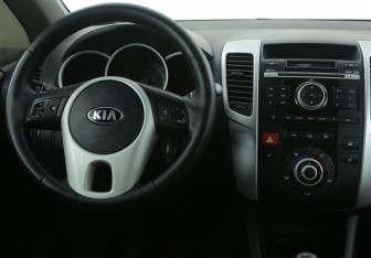 Подержанный автомобиль Kia Venga 2014 года (14 фото)