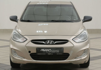 Подержанный автомобиль Hyundai Solaris Sedan 2012 года (6 фото)