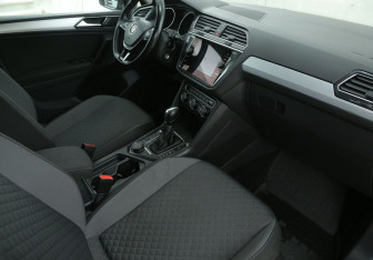 Подержанный автомобиль Volkswagen Tiguan 2018 года (9 фото)