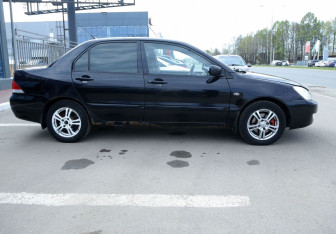 Подержанный автомобиль Mitsubishi Lancer Sedan 2006 года (7 фото)