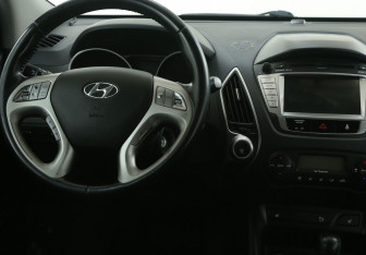 Подержанный автомобиль Hyundai ix35 2013 года (14 фото)