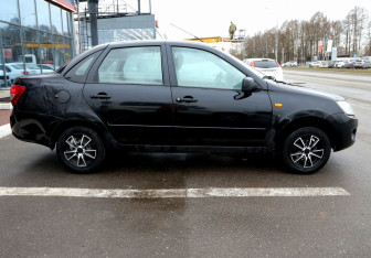 Подержанный автомобиль LADA (ВАЗ) Granta Sedan 2013 года (7 фото)