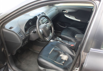 Подержанный автомобиль Toyota Corolla Sedan 2012 года (10 фото)