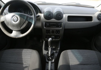 Подержанный автомобиль Renault Logan Sedan 2011 года (12 фото)