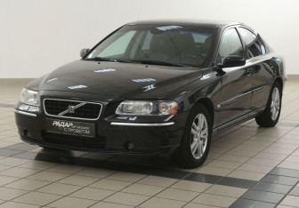 Подержанный автомобиль Volvo S60 2005 года (8 фото)