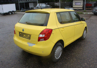 Подержанный автомобиль Skoda Fabia Hatchback 2012 года (7 фото)