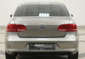 Подержанный автомобиль Volkswagen Passat Sedan 2012 года (3 фото)