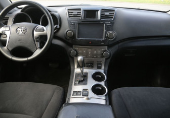 Подержанный автомобиль Toyota Highlander 2012 года (12 фото)