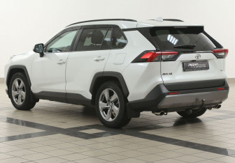 Подержанный автомобиль Toyota RAV4 2020 года (2 фото)