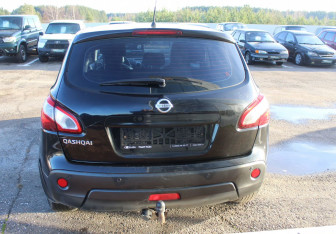 Подержанный автомобиль Nissan Qashqai 2010 года (6 фото)