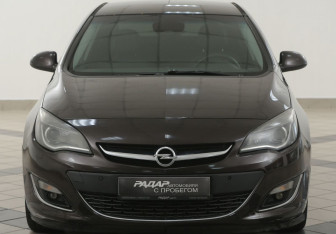Подержанный автомобиль Opel Astra Sedan 2014 года (6 фото)
