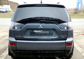 Подержанный автомобиль Mitsubishi Outlander 2008 года (5 фото)