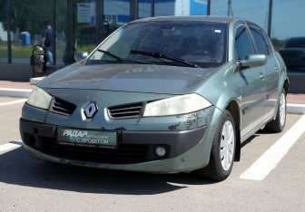 Подержанный автомобиль Renault Megane Sedan 2005 года (3 фото)