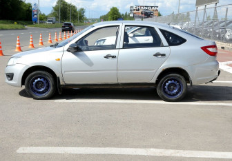 Подержанный автомобиль LADA (ВАЗ) Granta Liftback 2015 года (8 фото)
