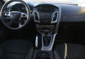 Подержанный автомобиль Ford Focus Hatchback 2013 года (12 фото)