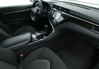 Подержанный автомобиль Toyota Camry Sedan 2018 года (9 фото)