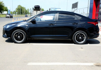 Подержанный автомобиль Hyundai Solaris Sedan 2021 года (8 фото)