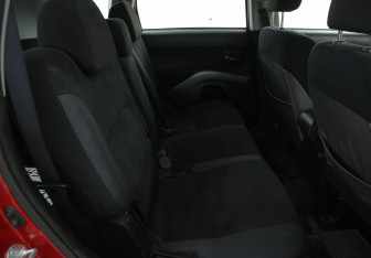 Подержанный автомобиль Mitsubishi Outlander 2007 года (11 фото)