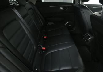 Подержанный автомобиль Renault Talisman Wagon 2017 года (11 фото)