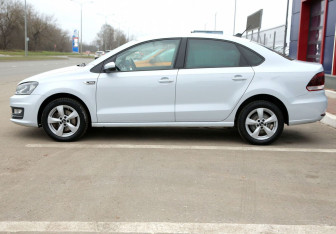 Подержанный автомобиль Volkswagen Polo Sedan 2019 года (8 фото)