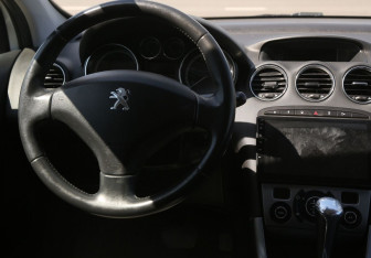 Подержанный автомобиль Peugeot 308 Hatchback 2011 года (14 фото)