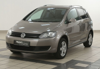 Подержанный автомобиль Volkswagen Golf Plus 2010 года (8 фото)