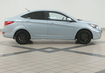 Подержанный автомобиль Hyundai Solaris Sedan 2012 года (5 фото)