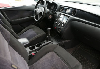 Подержанный автомобиль Mitsubishi Outlander 2004 года (9 фото)
