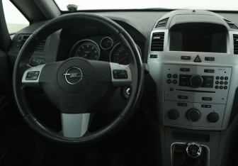 Подержанный автомобиль Opel Zafira Compactvan 2012 года (14 фото)