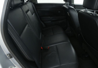 Подержанный автомобиль Mitsubishi ASX 2011 года (11 фото)