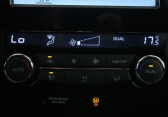 Подержанный автомобиль Nissan X-Trail 2015 года (16 фото)
