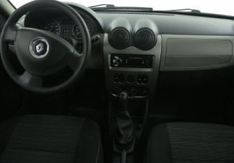 Подержанный автомобиль Renault Sandero 2013 года (12 фото)