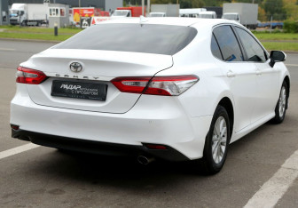 Подержанный автомобиль Toyota Camry Sedan 2018 года (6 фото)