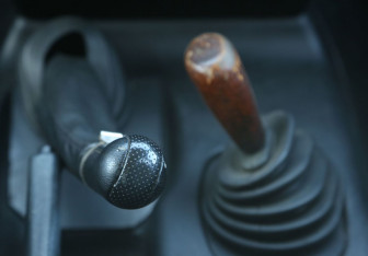 Подержанный автомобиль УАЗ 3162 Simbir 2005 года (13 фото)