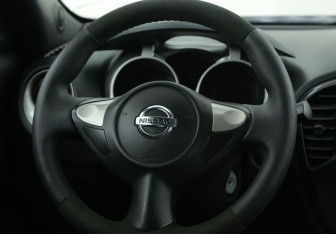 Подержанный автомобиль Nissan Juke 2015 года (16 фото)