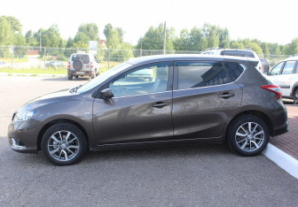 Подержанный автомобиль Nissan Tiida Hatchback 2015 года (4 фото)