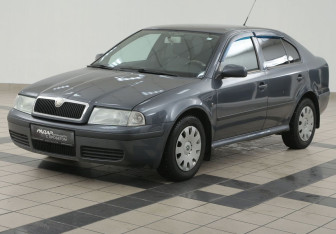 Подержанный автомобиль Skoda Octavia Liftback 2008 года (8 фото)