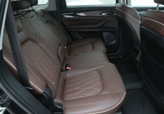 Подержанный автомобиль Exeed VX 2023 года (11 фото)