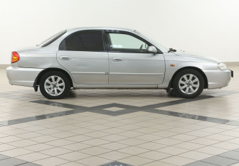 Подержанный автомобиль Kia Spectra Sedan 2008 года (5 фото)