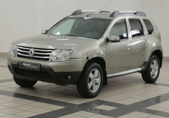 Подержанный автомобиль Renault Duster 2015 года (8 фото)