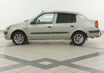 Подержанный автомобиль Renault Symbol 2004 года (7 фото)