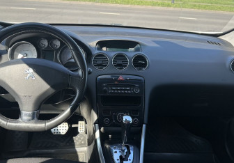 Подержанный автомобиль Peugeot 308 Hatchback 2011 года (9 фото)
